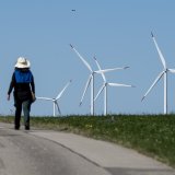 Axpo continuera d'assurer la gestion opérationnelle et commerciale des parcs éoliens. (Archives) KEYSTONE/JEAN-CHRISTOPHE BOTT